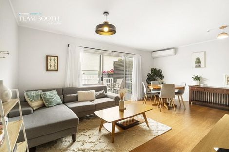 Photo of property in 3a/2 Kirrie Avenue, Te Atatu South, Auckland, 0610