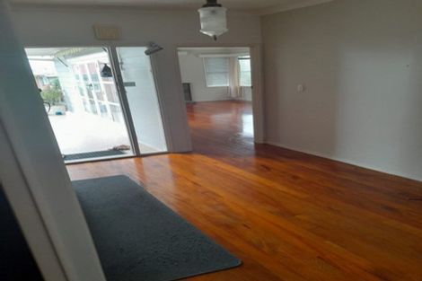 Photo of property in 35 Holland Road, Hillcrest, Auckland, 0627