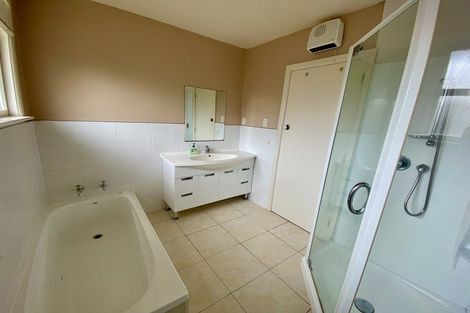 Photo of property in 14 Newbridge Place, Ilam, Christchurch, 8041