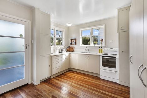 Photo of property in 16 Kereru Bend, Tawa, Wellington, 5028