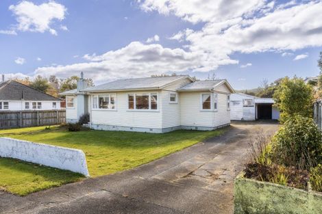 Photo of property in 9 Rangatira Road, Hunterville, 4730
