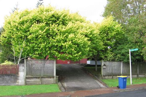 Photo of property in 17 Helleur Road, Massey, Auckland, 0614