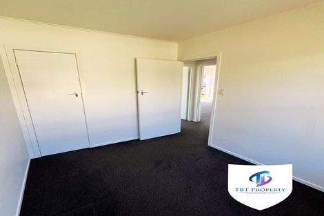 Photo of property in 2/16 Blacklock Avenue, Henderson, Auckland, 0612
