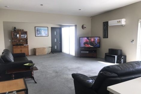 Photo of property in 11 Linkwater Way, Parklands, Christchurch, 8083