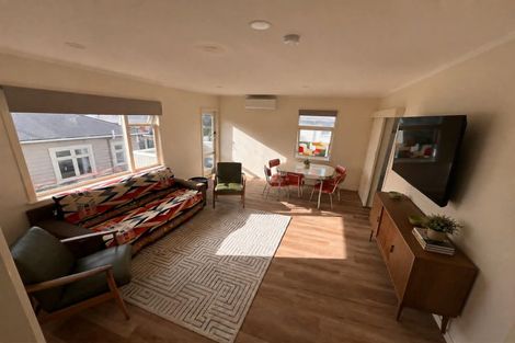 Photo of property in 5/139 Queens Drive, Lyall Bay, Wellington, 6022