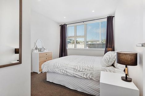 Photo of property in 27 Mexted Terrace, Tawa, Wellington, 5028