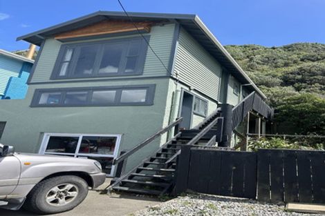 Photo of property in 398 Queens Drive, Lyall Bay, Wellington, 6022