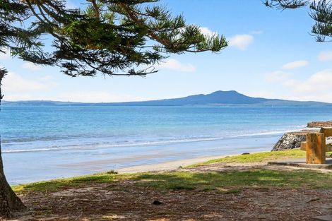 Photo of property in 1/50 Masterton Road, Rothesay Bay, Auckland, 0630