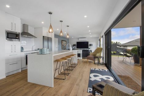 Photo of property in 13 Stingray Drive, Omokoroa, 3114