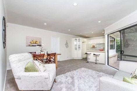 Photo of property in 16 Middlefield Drive, East Tamaki Heights, Auckland, 2016