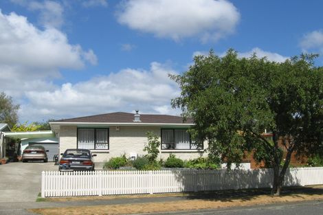 Photo of property in 42 Hartford Crescent, Totara Park, Upper Hutt, 5018