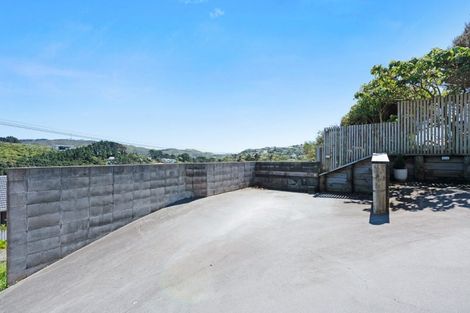 Photo of property in 19 Miles Crescent, Newlands, Wellington, 6037