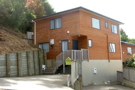 Photo of property in 4 Stella Grove, Newlands, Wellington, 6037