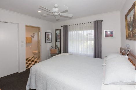 Photo of property in 3 Tua Tua Place, Baylys Beach, Dargaville, 0377