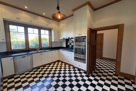 Photo of property in 61 Wellesley Road, Napier South, Napier, 4110