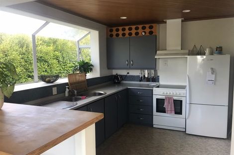 Photo of property in 17 Lyndhurst Road, Te Atatu South, Auckland, 0610