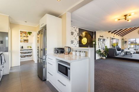 Photo of property in 24 Granville Drive, Massey, Auckland, 0614