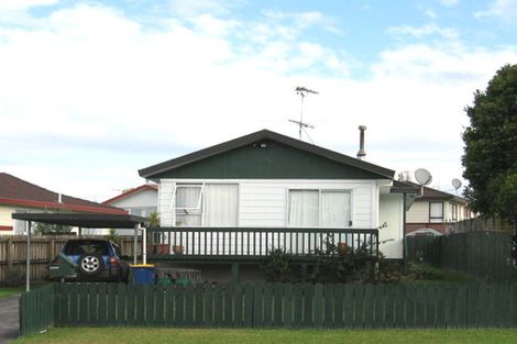 Photo of property in 2/44 Granville Drive, Massey, Auckland, 0614
