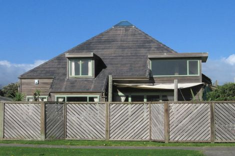 Photo of property in 118 Field Way, Waikanae Beach, Waikanae, 5036