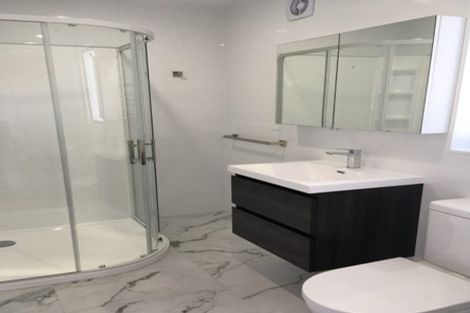 Photo of property in 2d/4 Sunnynook Road, Sunnynook, Auckland, 0620