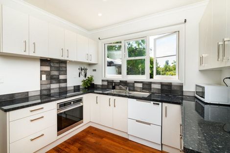 Photo of property in 5 Rangitira Avenue, Palmerston North, 4414