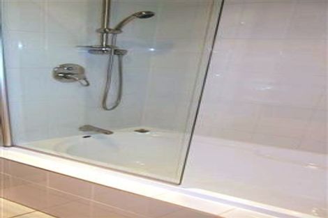 Photo of property in 2 Rapaki Place, Te Atatu Peninsula, Auckland, 0610