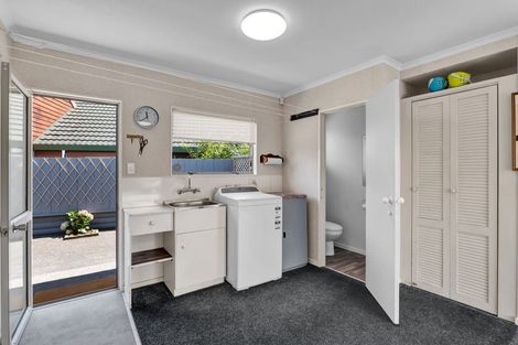 Photo of property in 1 Mangorei Road, Merrilands, New Plymouth, 4312