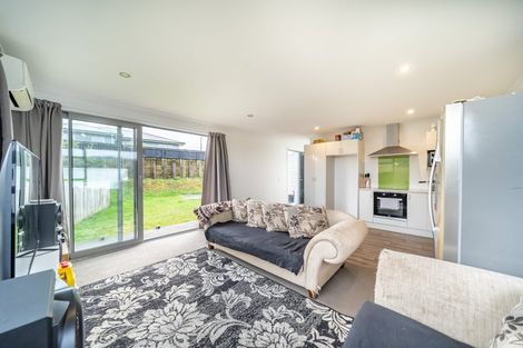 Photo of property in 90 Sunstone Crescent, Timberlea, Upper Hutt, 5018