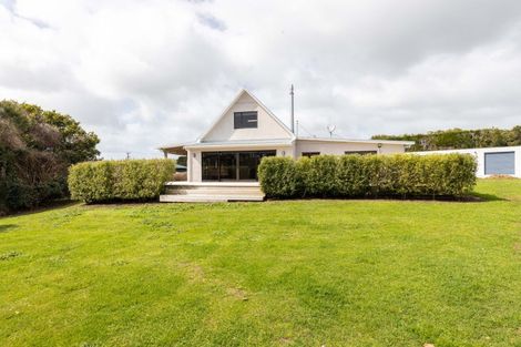 Photo of property in 2 Arthur Road, Paraite, New Plymouth, 4373