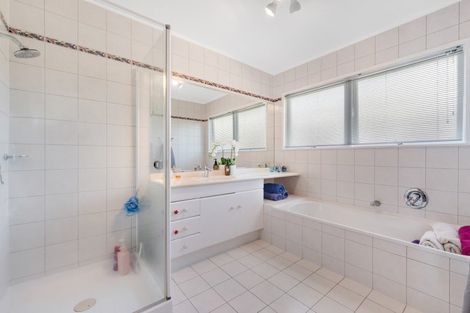 Photo of property in 8 Fielding Crescent, Farm Cove, Auckland, 2012