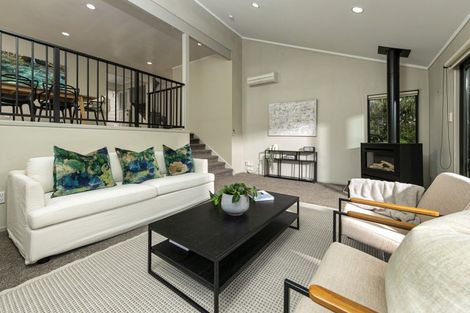 Photo of property in 33 Waipuia Place, Greenhithe, Auckland, 0632