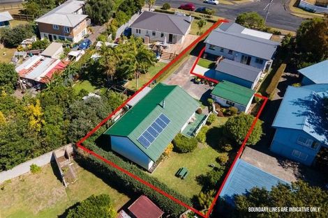 Photo of property in 41 Yeovil Road, Te Atatu Peninsula, Auckland, 0610