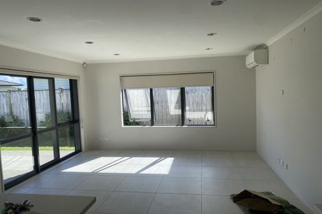 Photo of property in 51 Hadley Wood Drive, Wattle Downs, Auckland, 2103