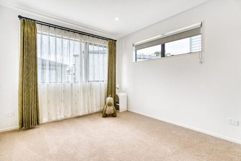 Photo of property in 152b Luckens Road, West Harbour, Auckland, 0618