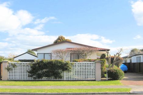 Photo of property in 2 Kane Road, Papamoa Beach, Papamoa, 3118