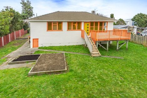 Photo of property in 5 Cheshire Street, Cannons Creek, Porirua, 5024
