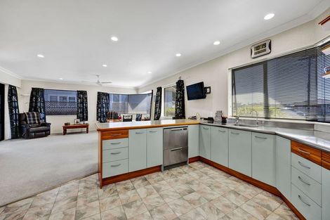 Photo of property in 31 Wilson Street, Hawera, 4610