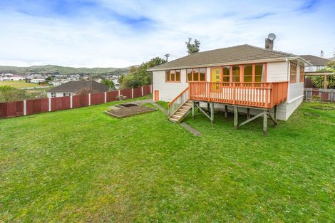 Photo of property in 5 Cheshire Street, Cannons Creek, Porirua, 5024