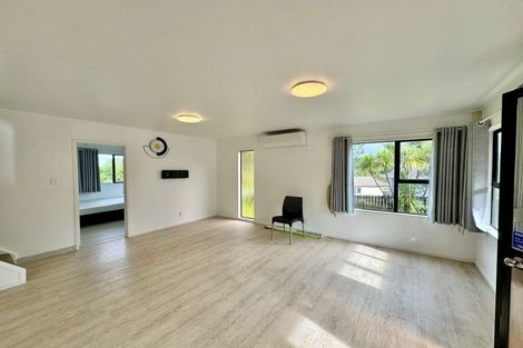 Photo of property in 2/16 Moxham Grove, Massey, Auckland, 0614