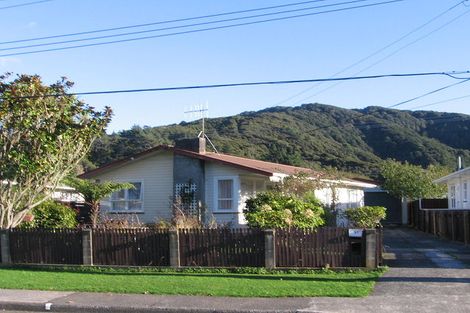 Photo of property in 27 Karamu Crescent, Wainuiomata, Lower Hutt, 5014