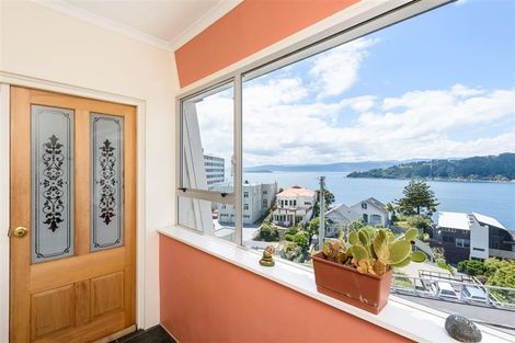 Photo of property in 2u6 Grafton Road, Roseneath, Wellington, 6011