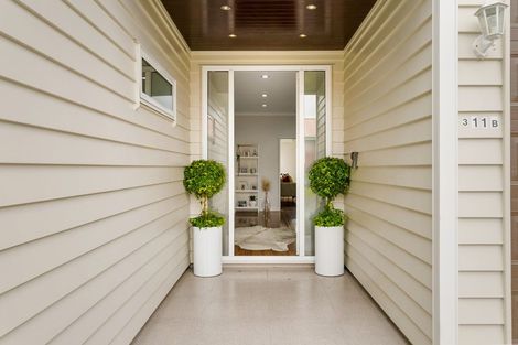 Photo of property in 311b Great North Road, Henderson, Auckland, 0612