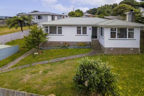 Photo of property in 6 Hampshire Street, Cannons Creek, Porirua, 5024