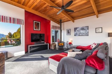 Photo of property in 3 Sylvia Place, Acacia Bay, Taupo, 3330