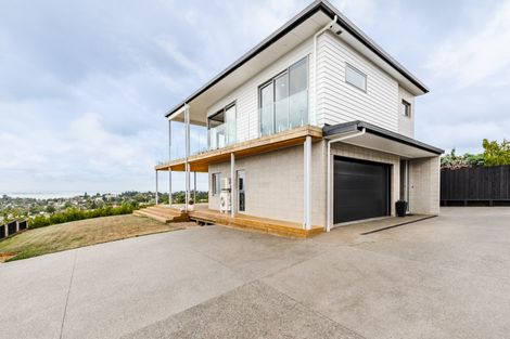 Photo of property in 6 Ava Avenue, Titirangi, Auckland, 0604