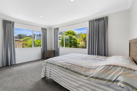 Photo of property in 31 Harrowglen Drive, Northcross, Auckland, 0632