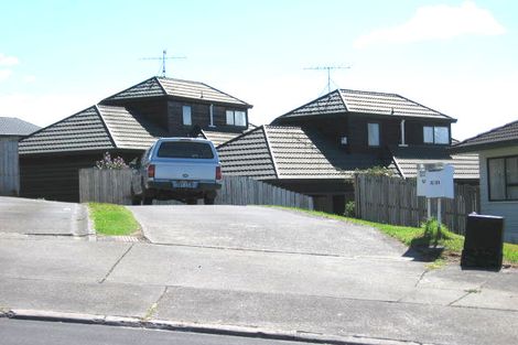 Photo of property in 2/21 Jumento Place, Unsworth Heights, Auckland, 0632