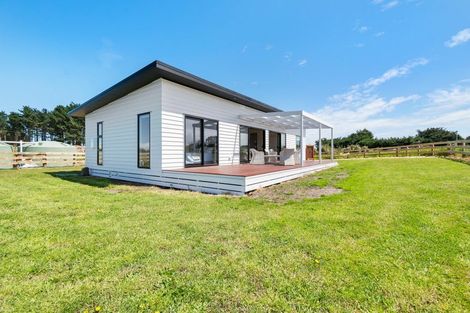 Photo of property in 1121 Parewanui Road, Parewanui, Bulls, 4894