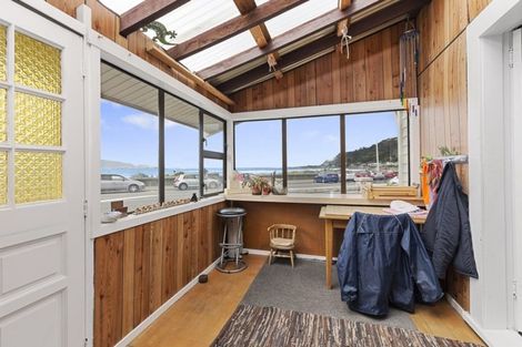Photo of property in 128 Lyall Parade, Lyall Bay, Wellington, 6022