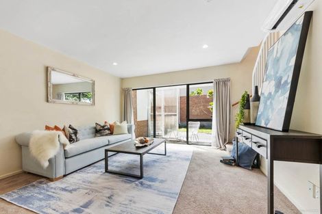 Photo of property in 18/1 Melview Place, New Lynn, Auckland, 0600